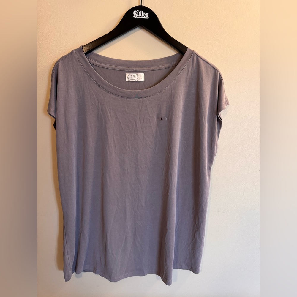 Maurices Women's Scoop Neck Tee in Light Gray
